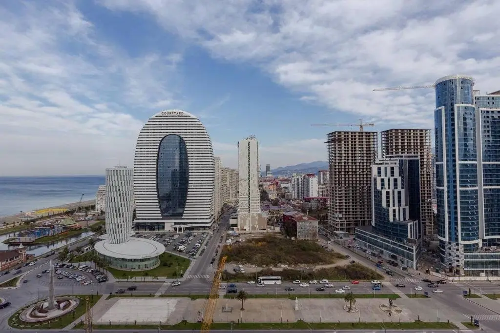 Батуми: 1BR Apartment With Sea View And balcony In Batumi