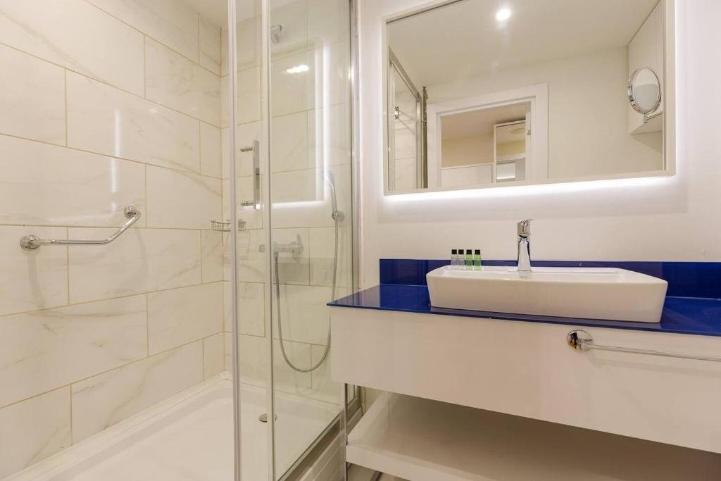 Батуми: 1BR Apartment With Sea View And balcony In Batumi