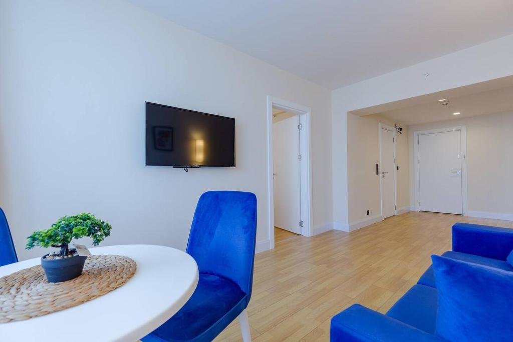 Батуми: 1BR Apartment With Sea View And balcony In Batumi