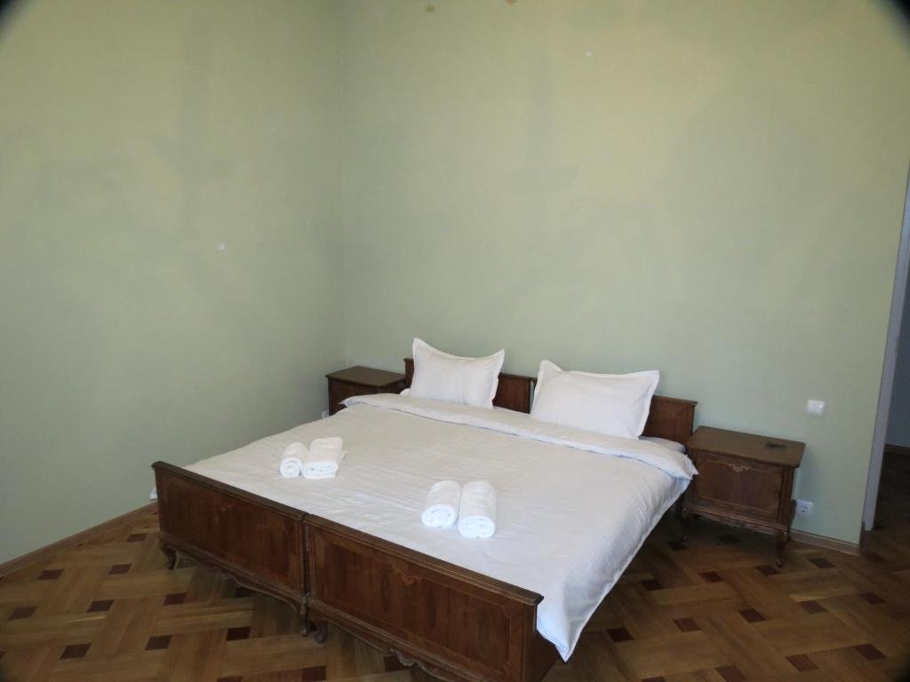 Тбилиси: Three Rooms Apartment
