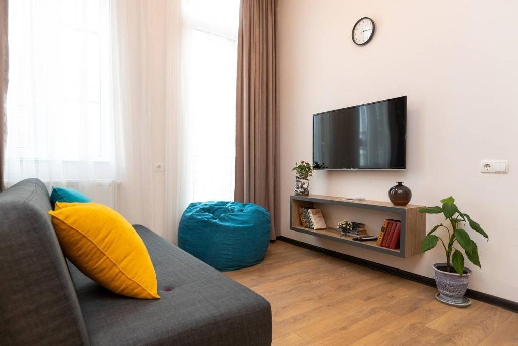 Тбилиси: Wehost Apartment With 3 Bedrooms