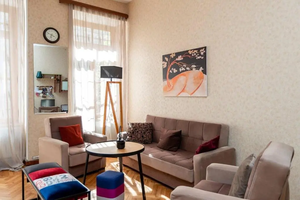 Тбилиси: Wehost Cozy and colorful apartment with balcony