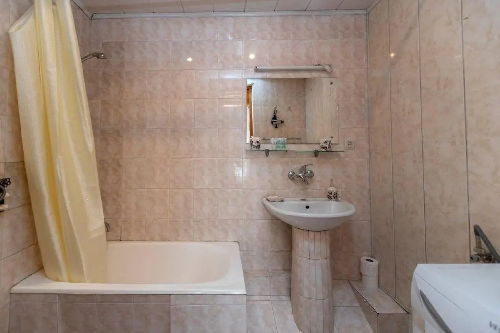 Тбилиси: Wehost Cozy and colorful apartment with balcony