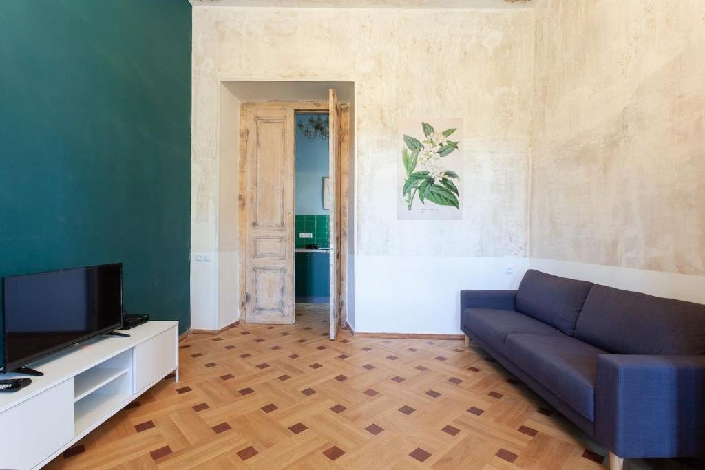 Тбилиси: Wehost Sunny Apartment