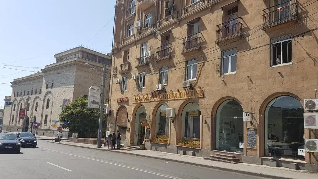 Ереван: Royal Apartment in Republic Square 3
