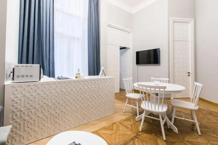 Тбилиси: KuXoS Apartment On Machabeli Street
