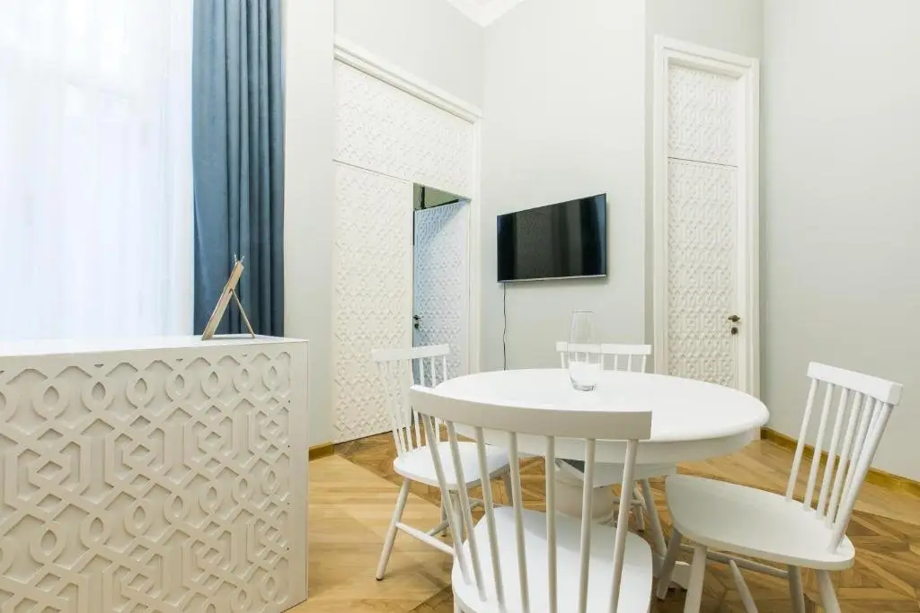 Тбилиси: KuXoS Apartment On Machabeli Street