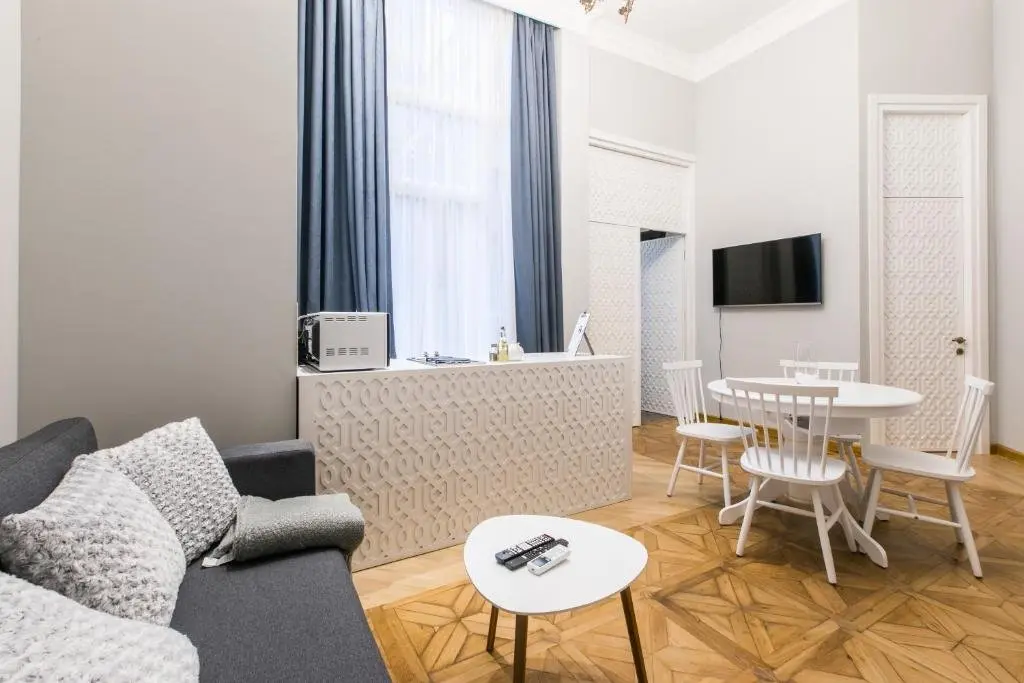 Тбилиси: KuXoS Apartment On Machabeli Street