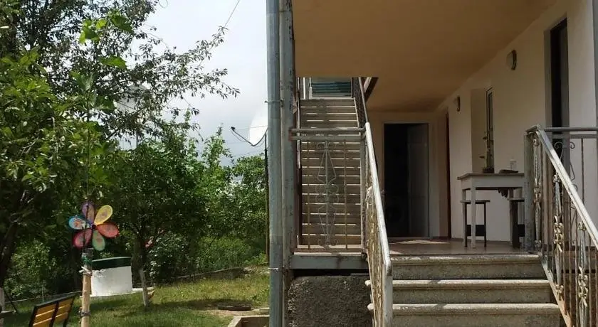 Сурами: Guest house Pirosmanis