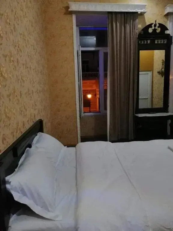 Тбилиси: Engin Hotel