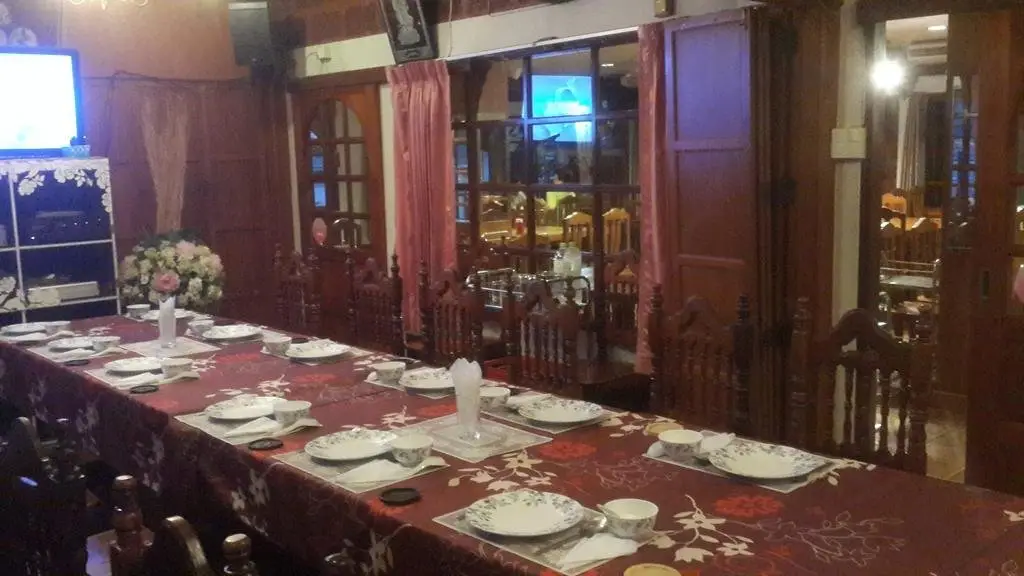Сам-Пхран: Thai House