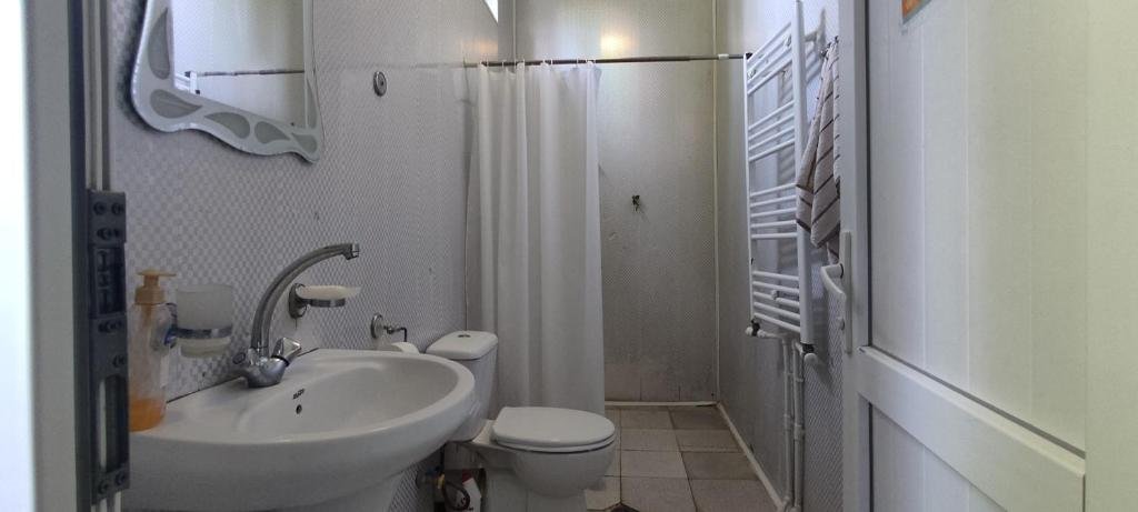 Зугдиди: Guest House Tall Rooms