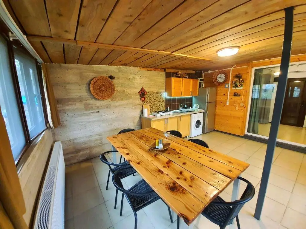 Шекветили: House & Yard Sesil L 90 M To Beach