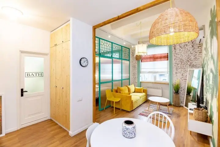 Тбилиси: Unique Beautiful 1br Apt in Historic Tbilisi