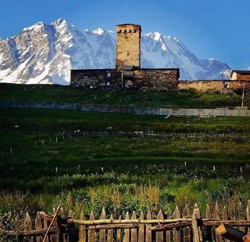 Ушгули: Chvibiani Guesthouse & Bar