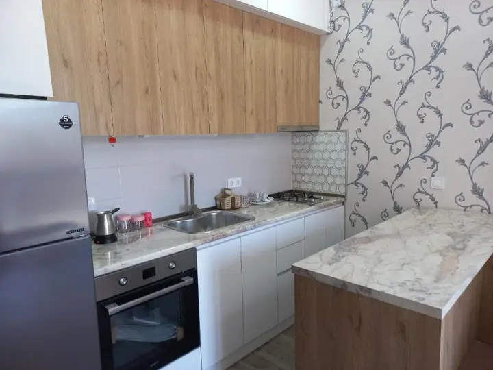 Тбилиси: The Yellow Brick Apartment