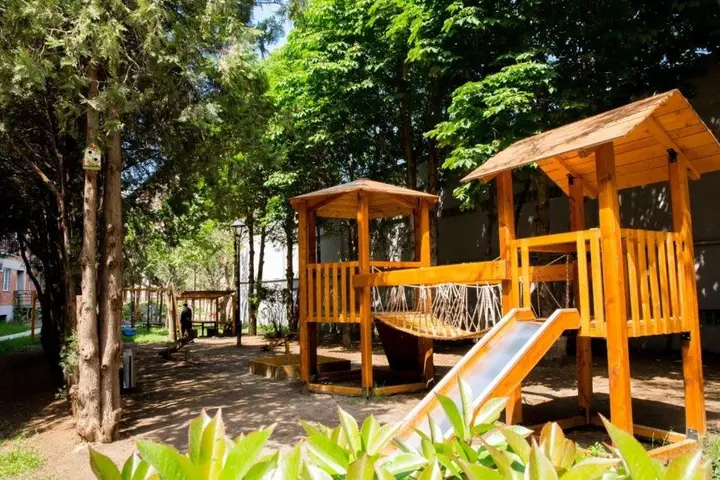 Тбилиси: 3 Ana Politkovskaia Street, Jikia House