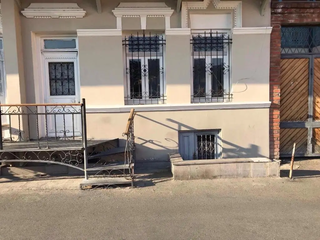 Тбилиси: 28 Viktor Jorbenadze Street