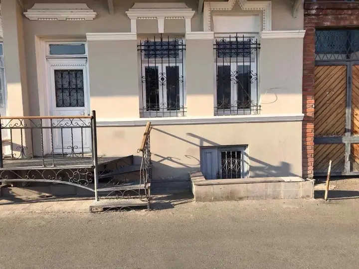 Тбилиси: 28 Viktor Jorbenadze Street
