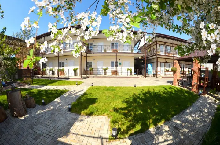 Ейск: Меблированные комнаты Совёнок