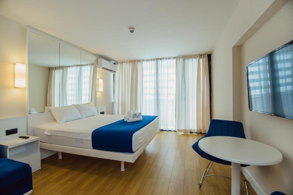 Батуми: Travels In Batumi At Orby Beach Tower.2220