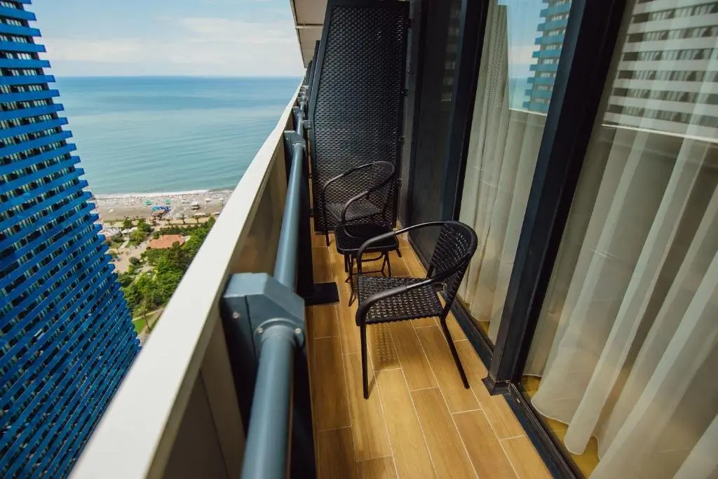 Батуми: Travels In Batumi At Orby Beach Tower.2220