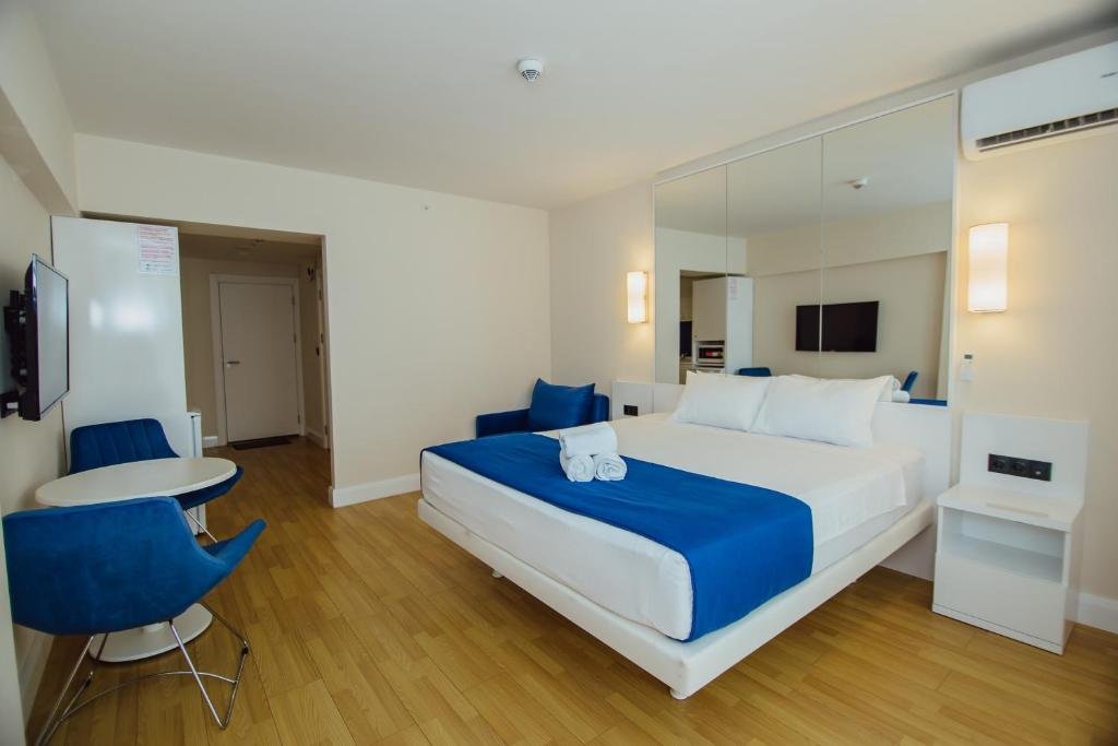 Батуми: Travels In Batumi At Orby Beach Tower.2220