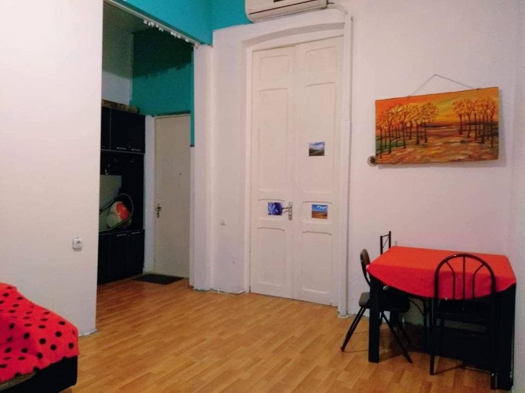 Тбилиси: 12 General Kvinitadze Street