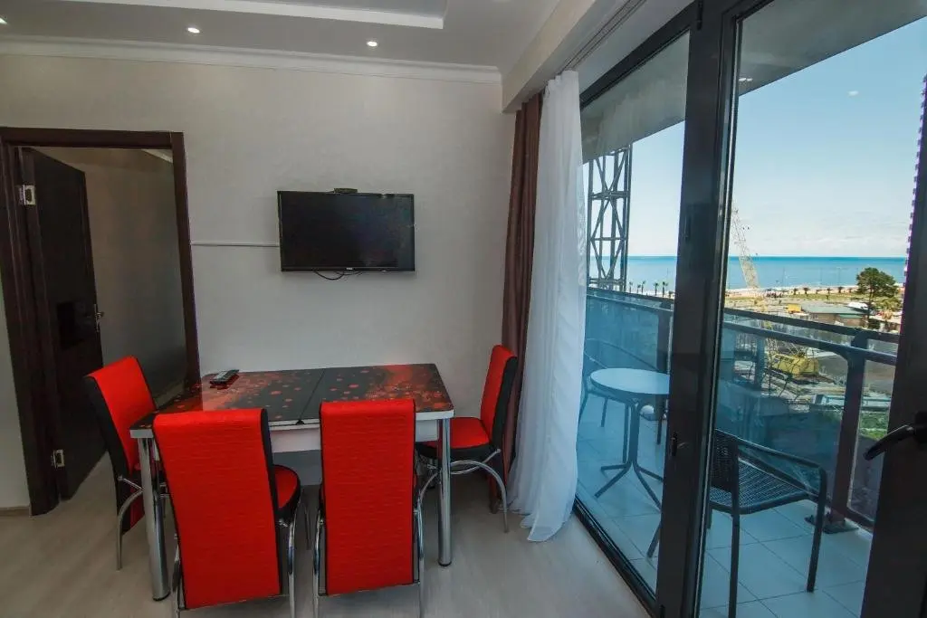 Батуми: Travels In Batumi At Orby Beach Tower.0413