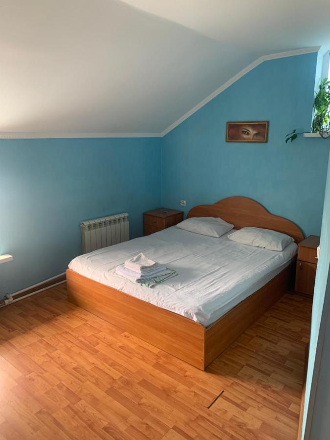 Волгоград: Hotel na Nezhdanovoy 13