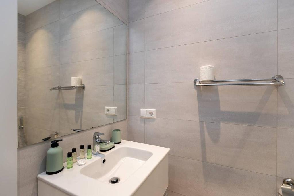 Тбилиси: Wehost Apartment On Chavchavadze Avenue