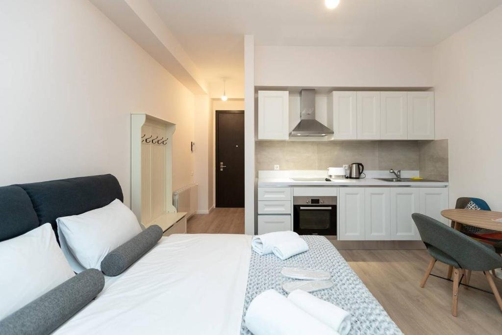 Тбилиси: Wehost Apartment On Chavchavadze Avenue