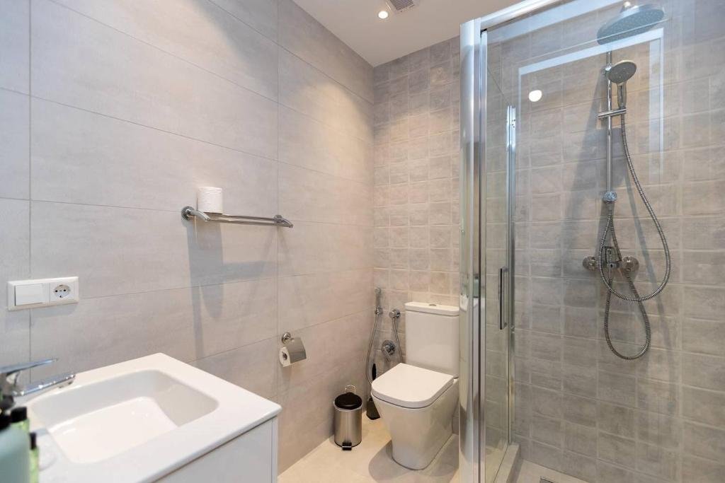 Тбилиси: Wehost Apartment On Chavchavadze Avenue