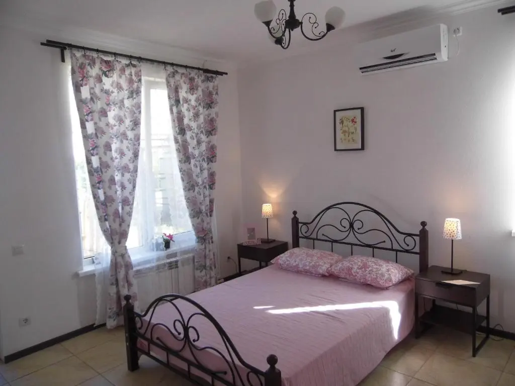 Кучугуры: Guest House Provence