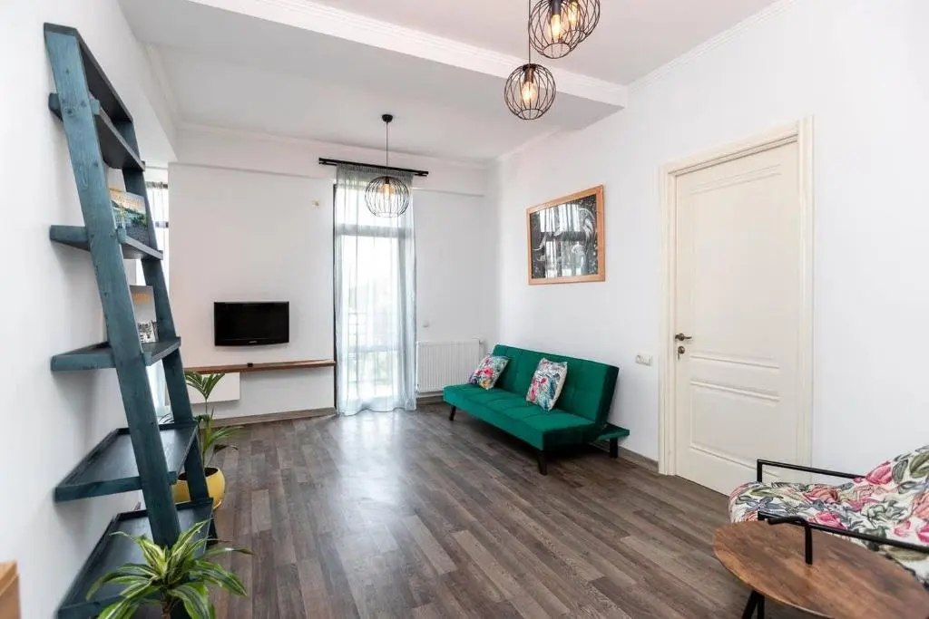 Тбилиси: Wehost Apartment in the Heart of Tbilisi