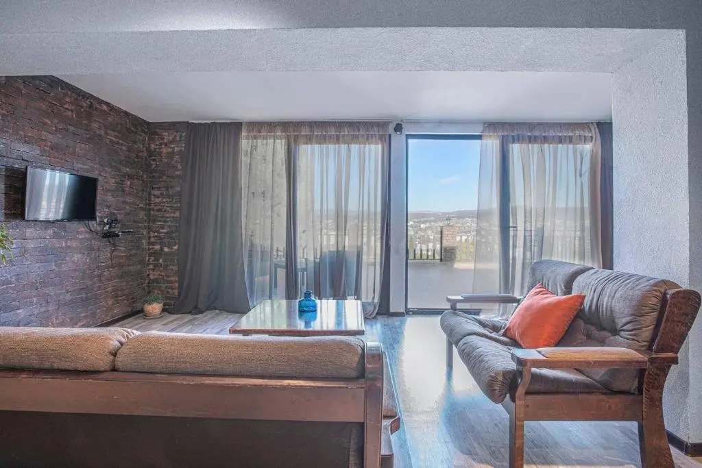 Тбилиси: Wehost Apartment in the City Center