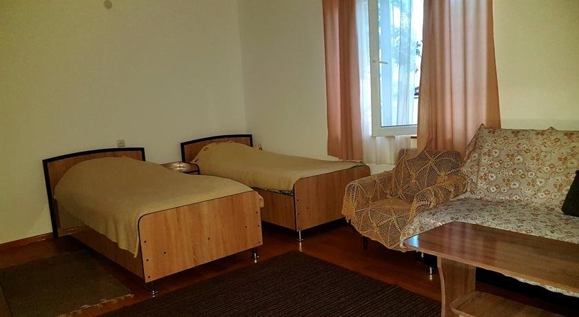 Кварели: Family hotel