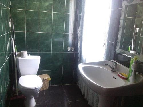 Зугдиди: Gvanca and George house