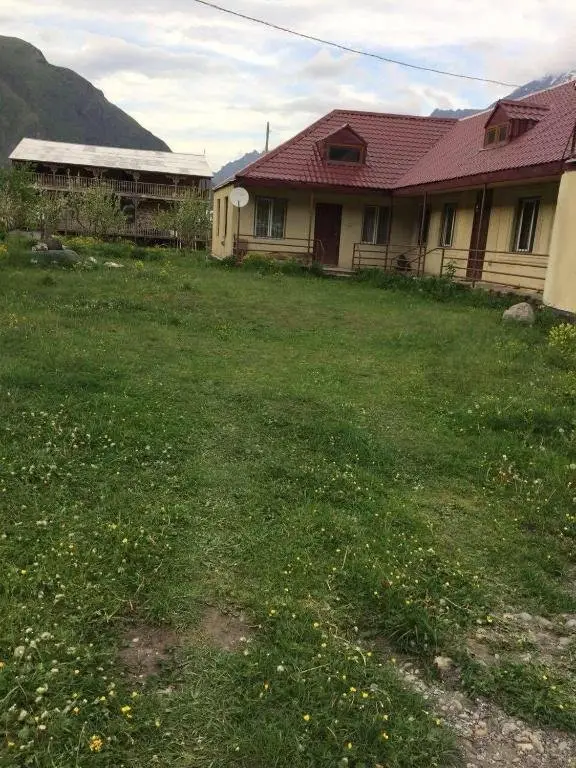 Степанцминда: Guest House Mountains