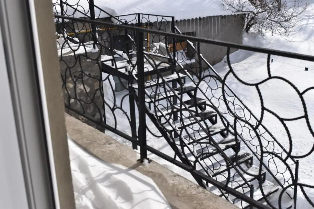 Степанцминда: Traveler Kazbegi Guesthouse