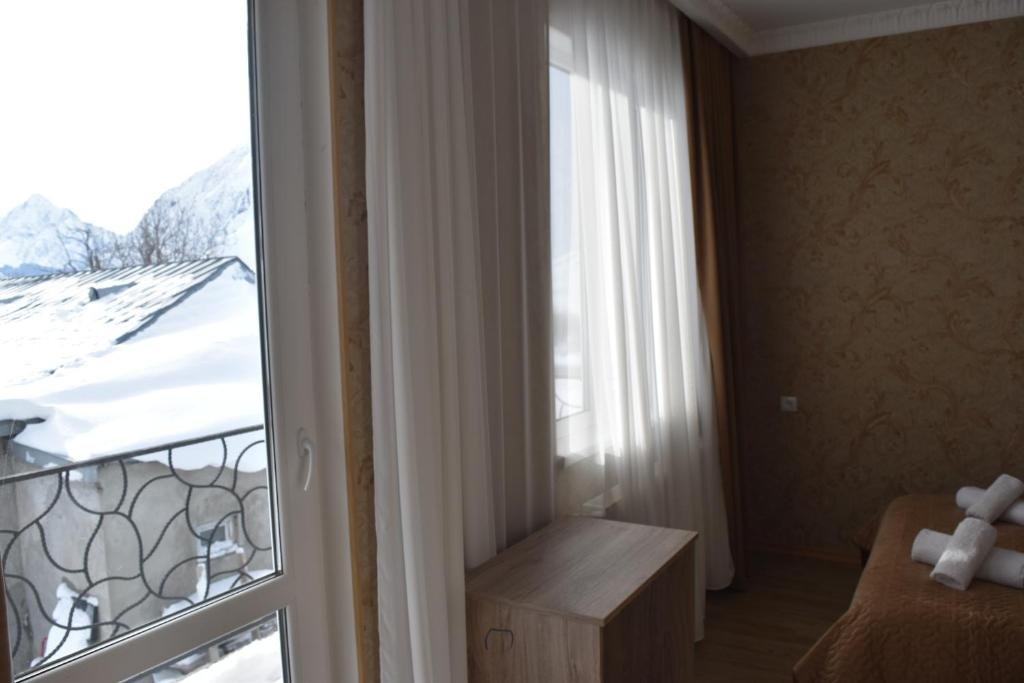 Степанцминда: Traveler Kazbegi Guesthouse