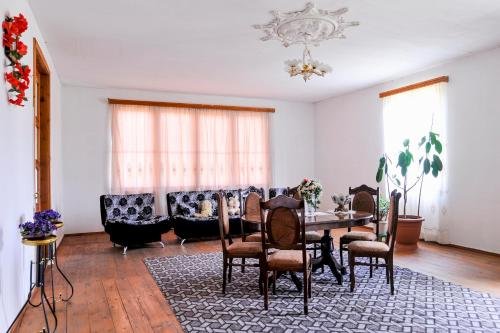 Анаклия: Nikusha House