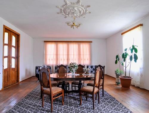 Анаклия: Nikusha House
