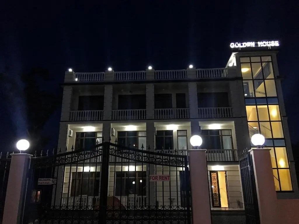 Анаклия: Golden House