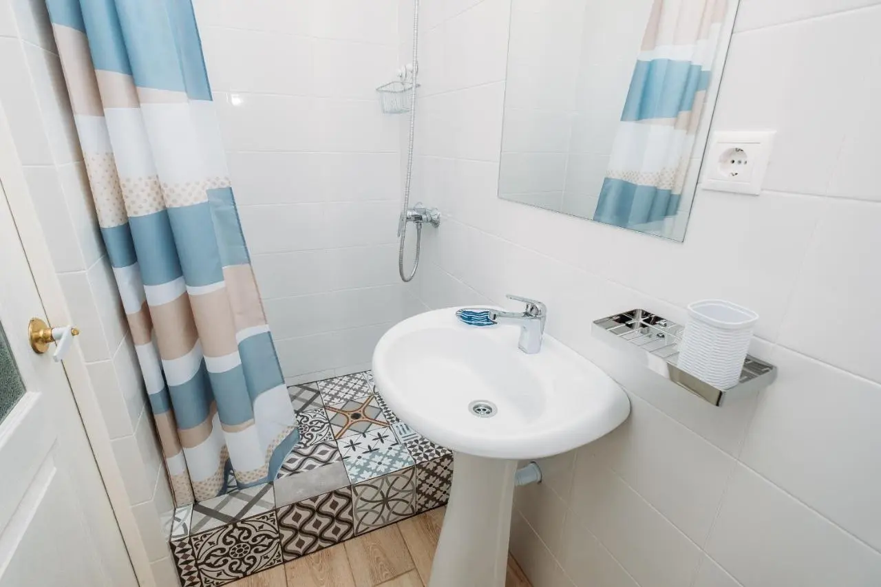 Витязево: Guest House Nina
