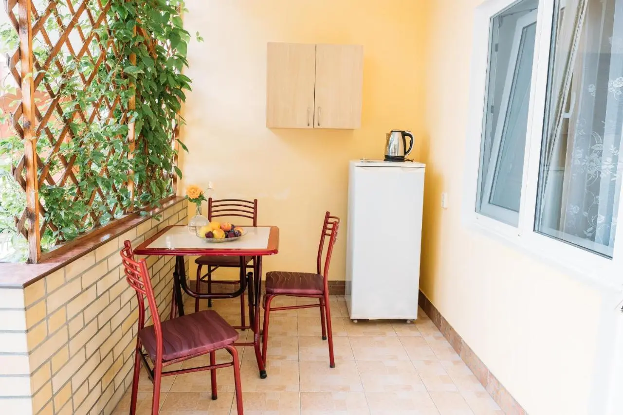 Витязево: Guest House Nina
