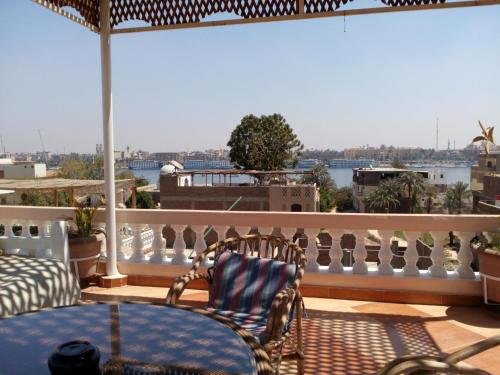 Луксор: Luxor Palace