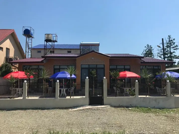 Уреки: Elgo Cottage