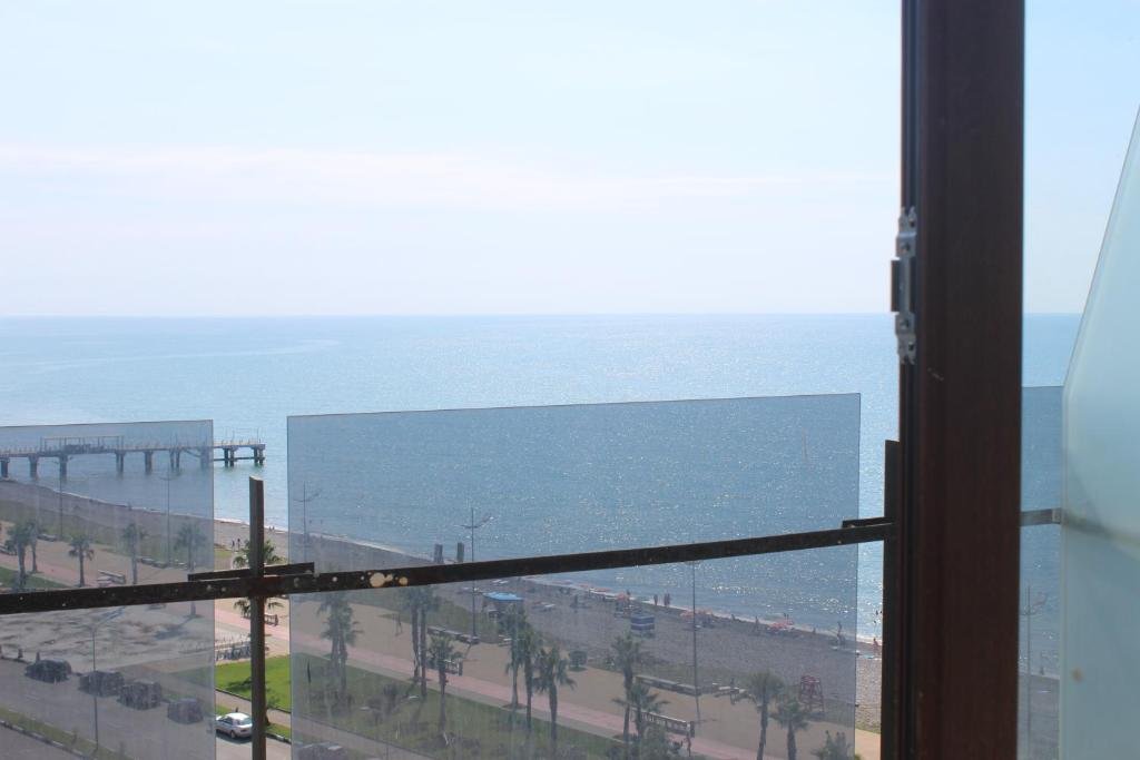 Батуми: Apartment on the back sea (selazir)