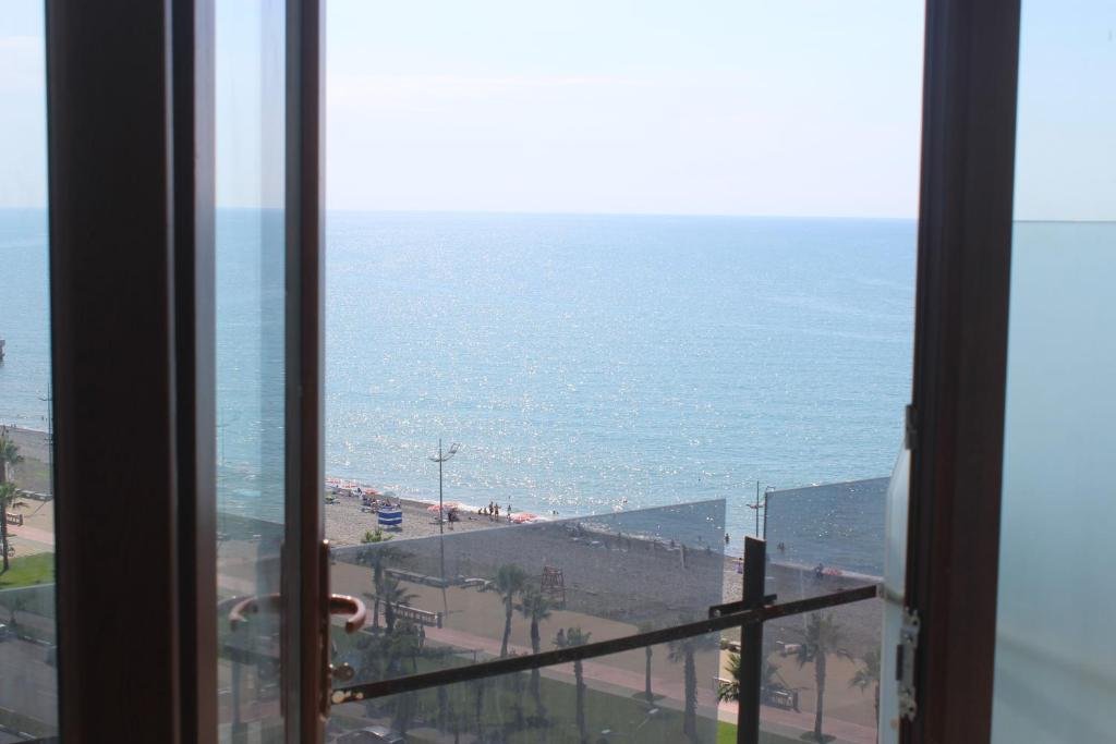Батуми: Apartment on the back sea (selazir)